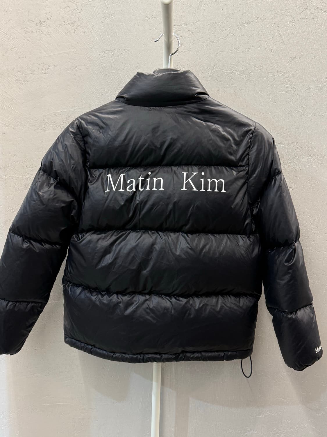 Matin Kim 마뗑킴 블랙 글로시 패딩 S *지퍼고장 상품이미지5