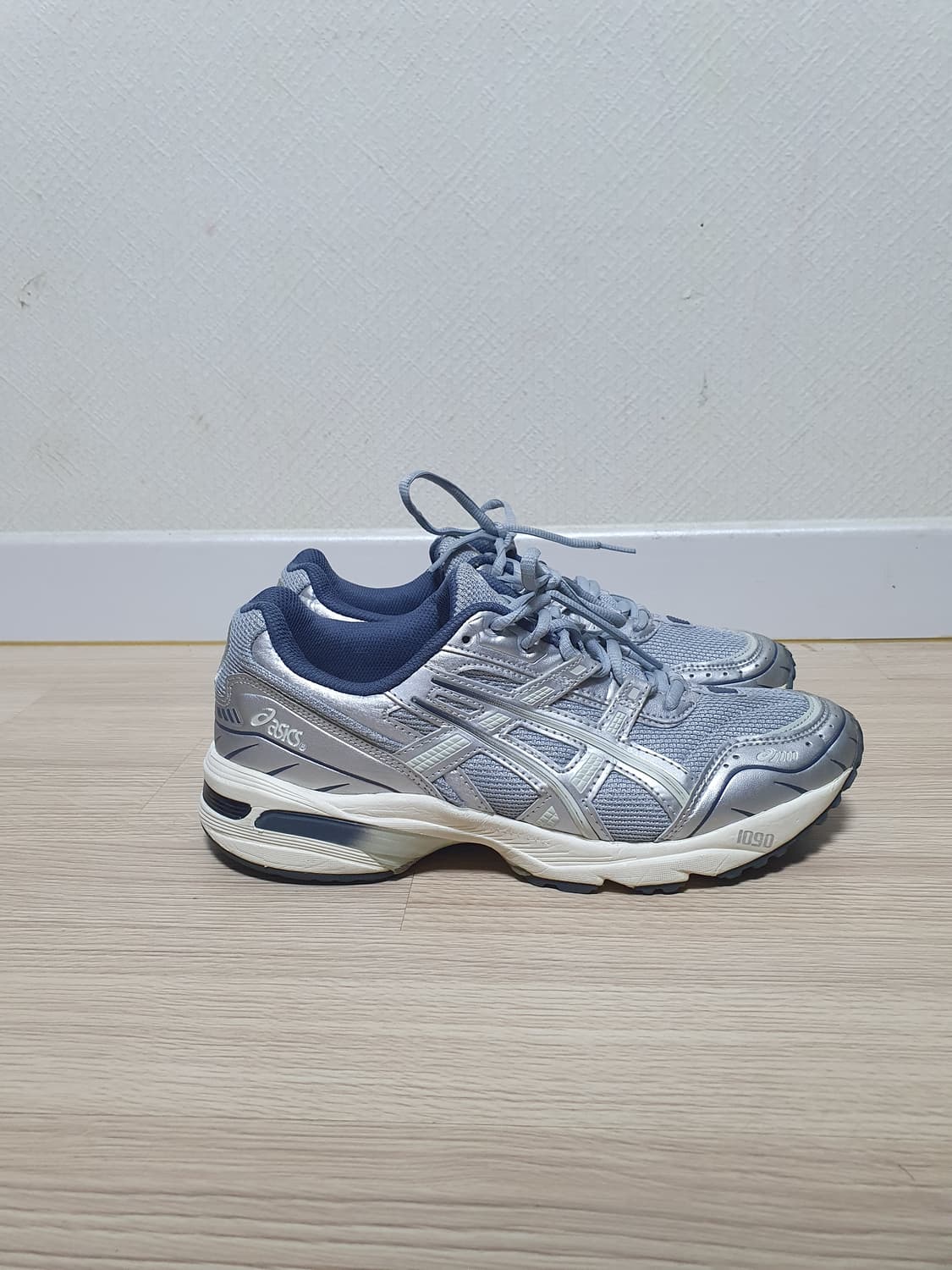 아식스 젤 1090 실버 운동화 260 상품이미지1