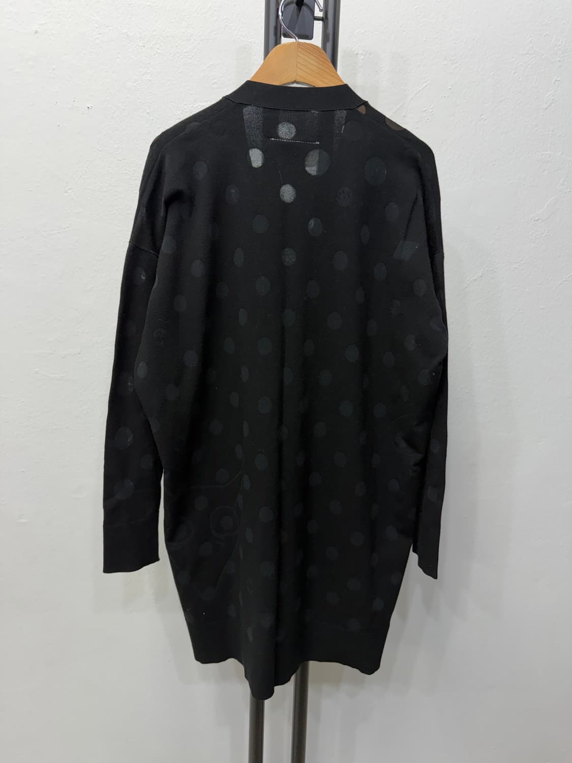 매장판정품) 메종마르지엘라 여성 오버핏 블랙 도트 가디건 XS 상품이미지6