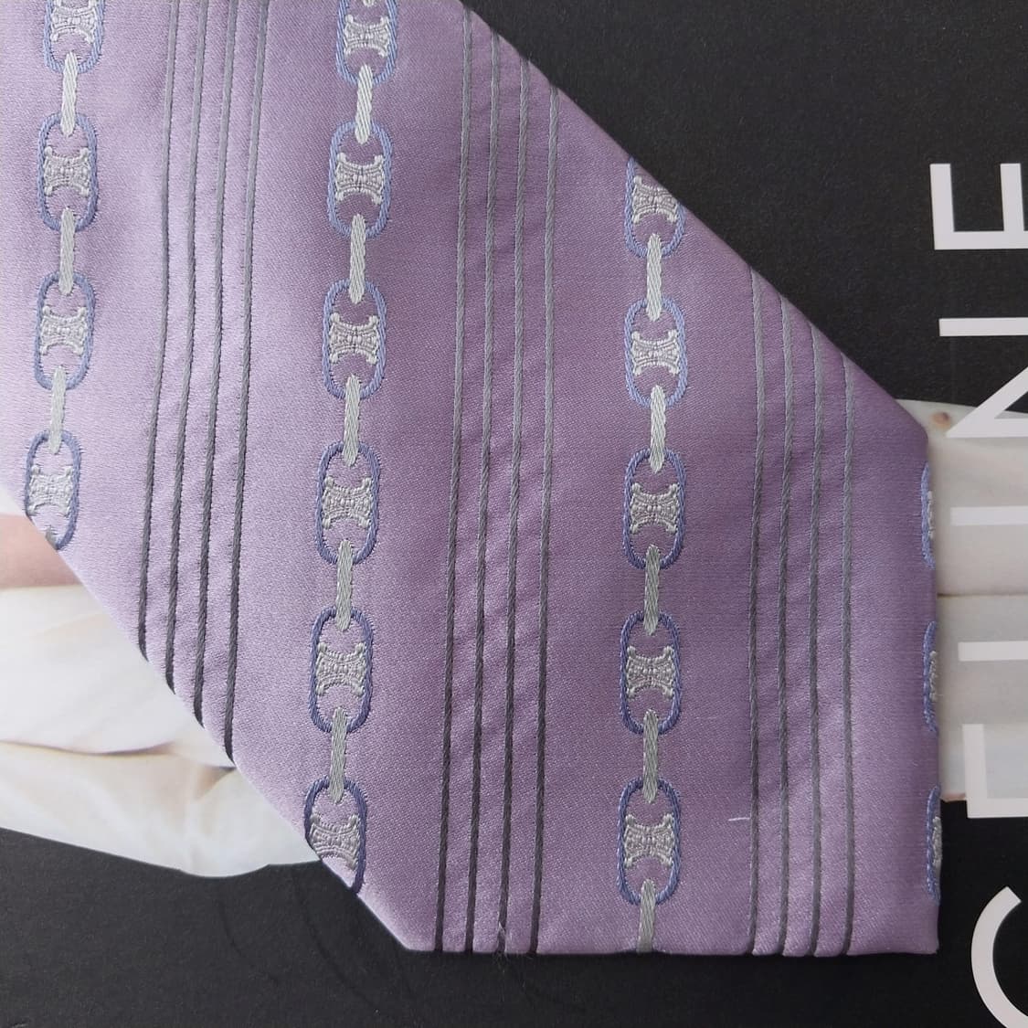셀린느 실크 연보라 자수 패턴 넥타이 9.1cm A+등급 K2593
 상품이미지7