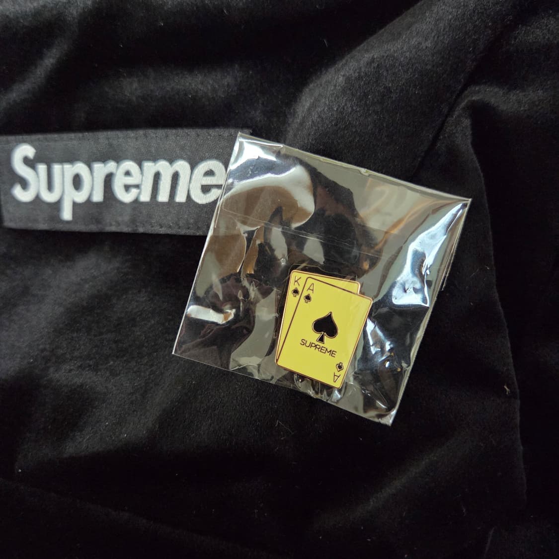 슈프림 벨벳 블랙 백팩 25 F/W 상품이미지2