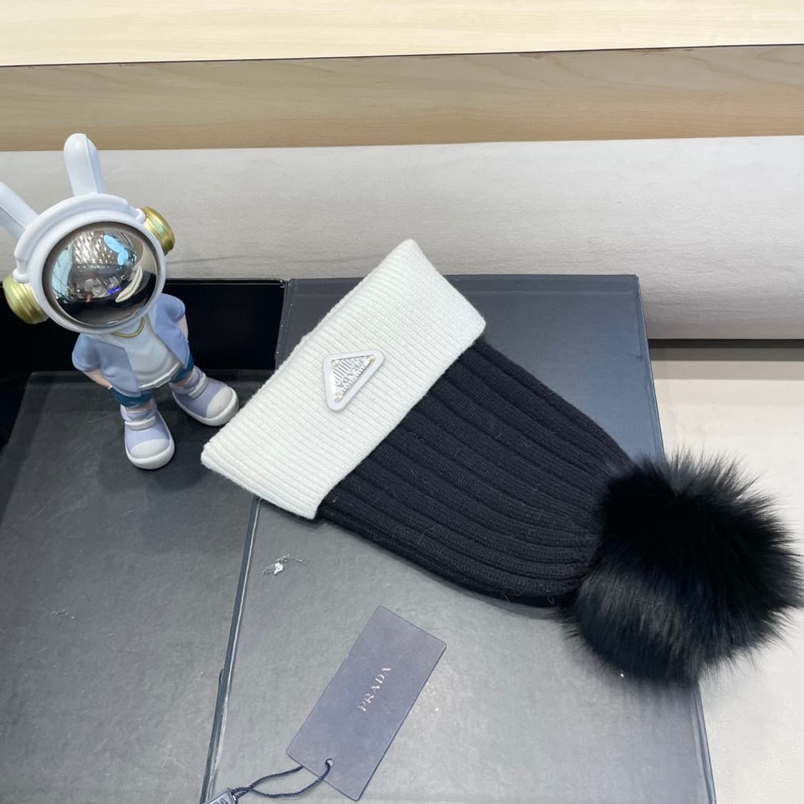 프라다 가을 겨울 모자
 상품이미지8