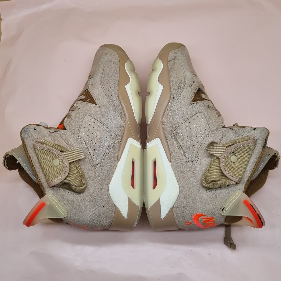 나이키 에어조던 6 레트로 트래비스 스캇 미드 270 상품이미지5