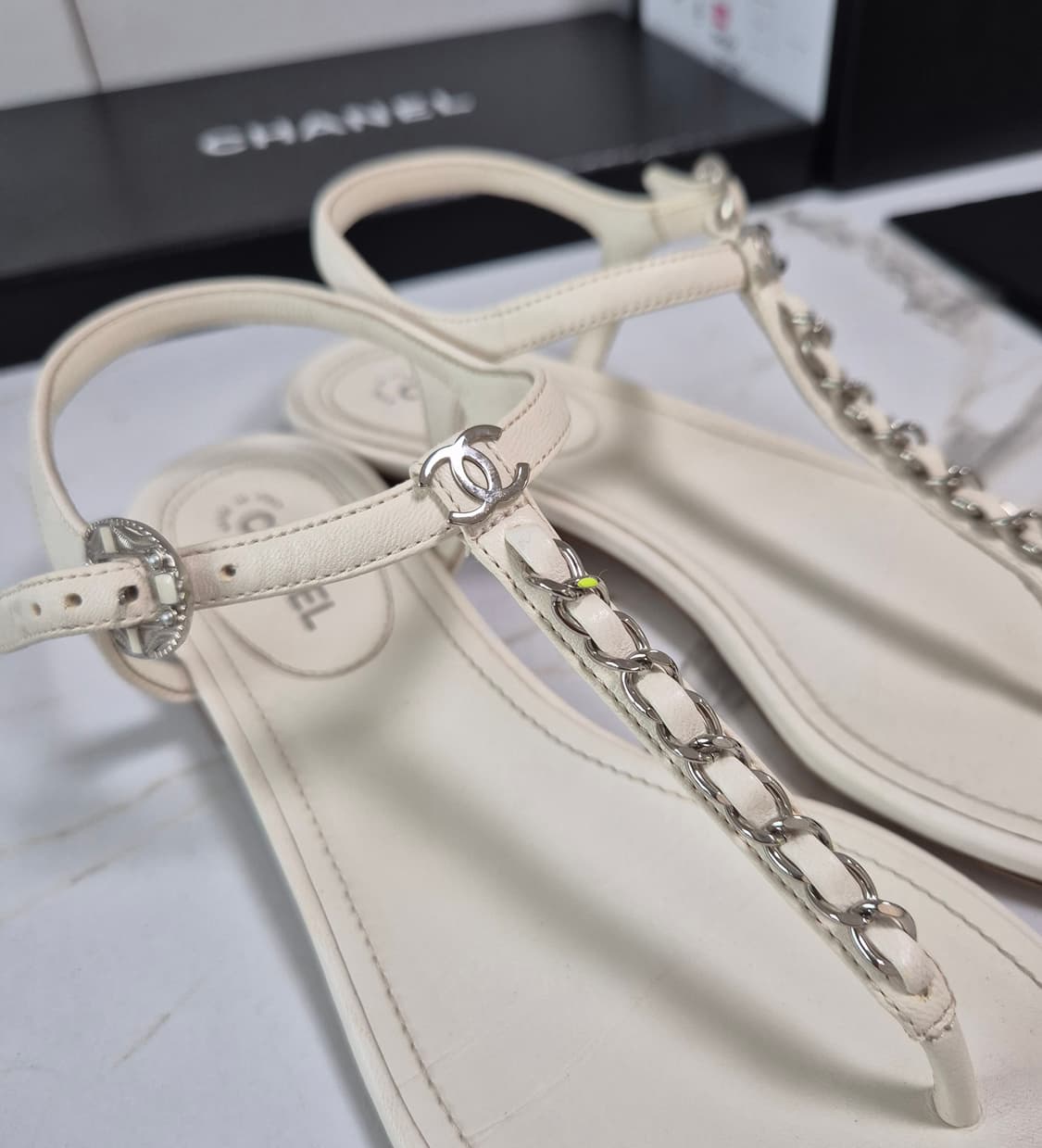(정품) 샤넬 CC 로고 체인 스트랩 샌들 36.5 상품이미지4