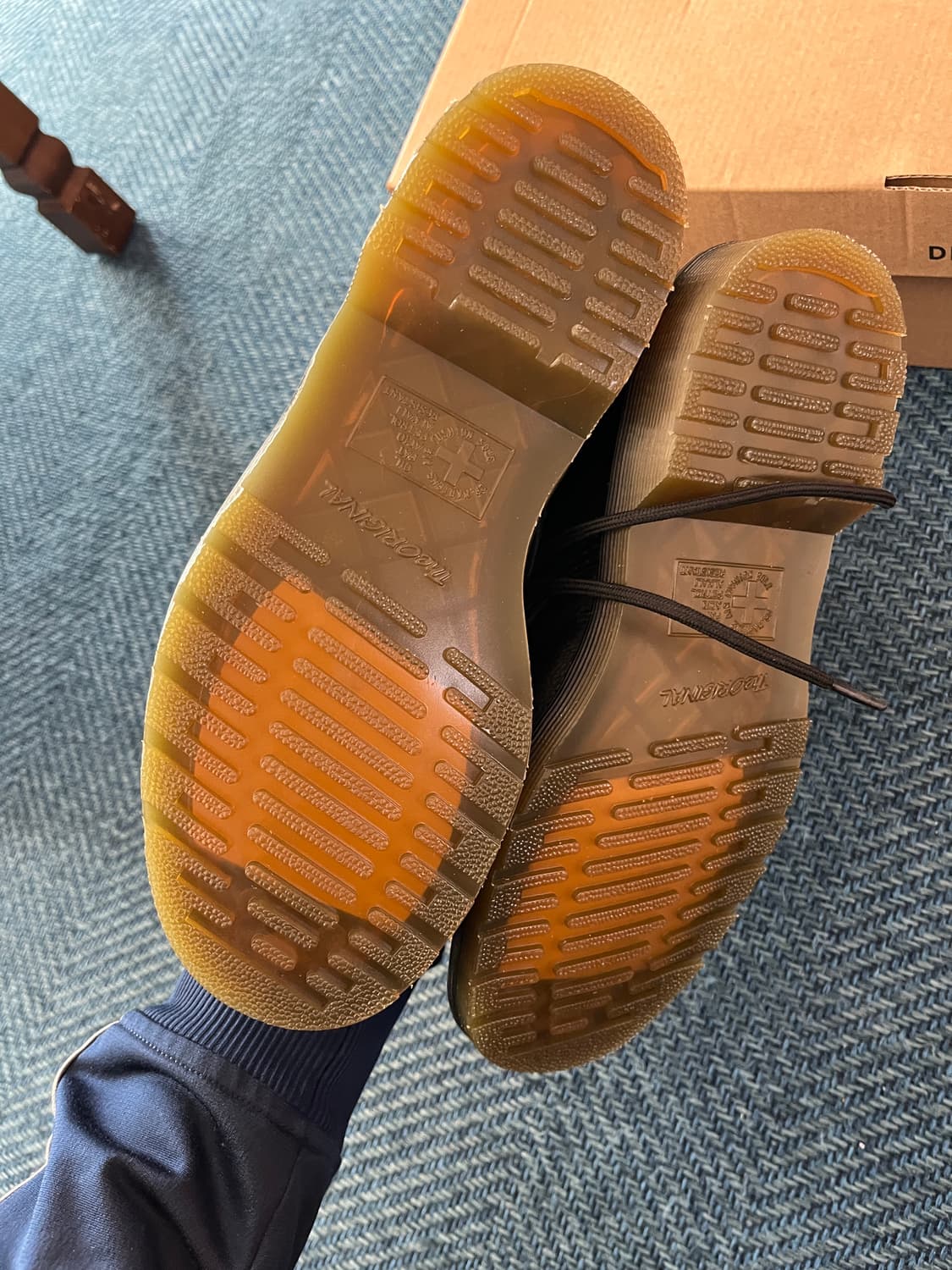 (새상품) 닥터마틴 1490 블랙 버지니아 10홀 240 상품이미지3