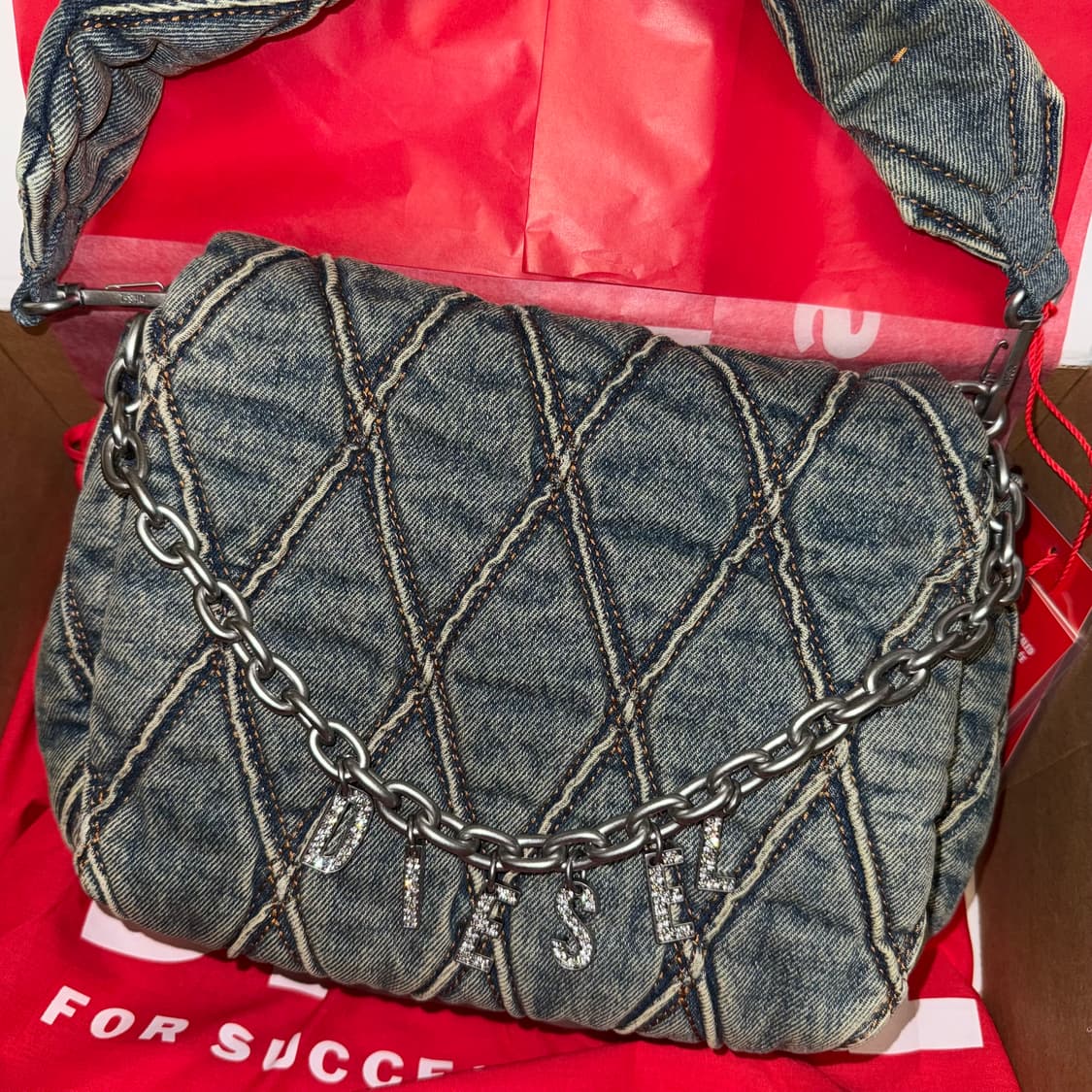 정품)디젤 참-D 숄더 M 미디움 블루 가방 상품이미지1