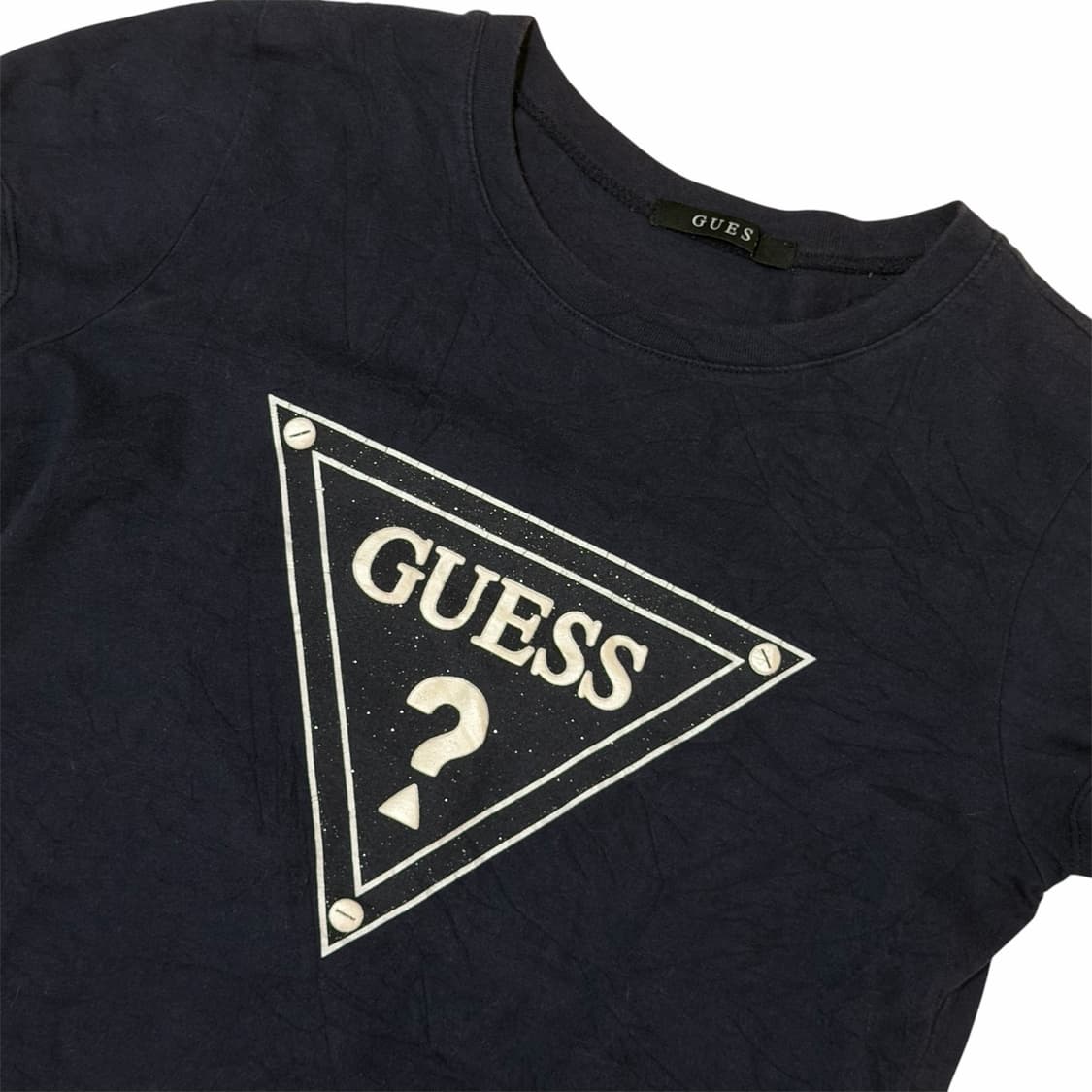 10s GUESS 메탈릭 트라이앵글 슬림핏 티셔츠 상품이미지3