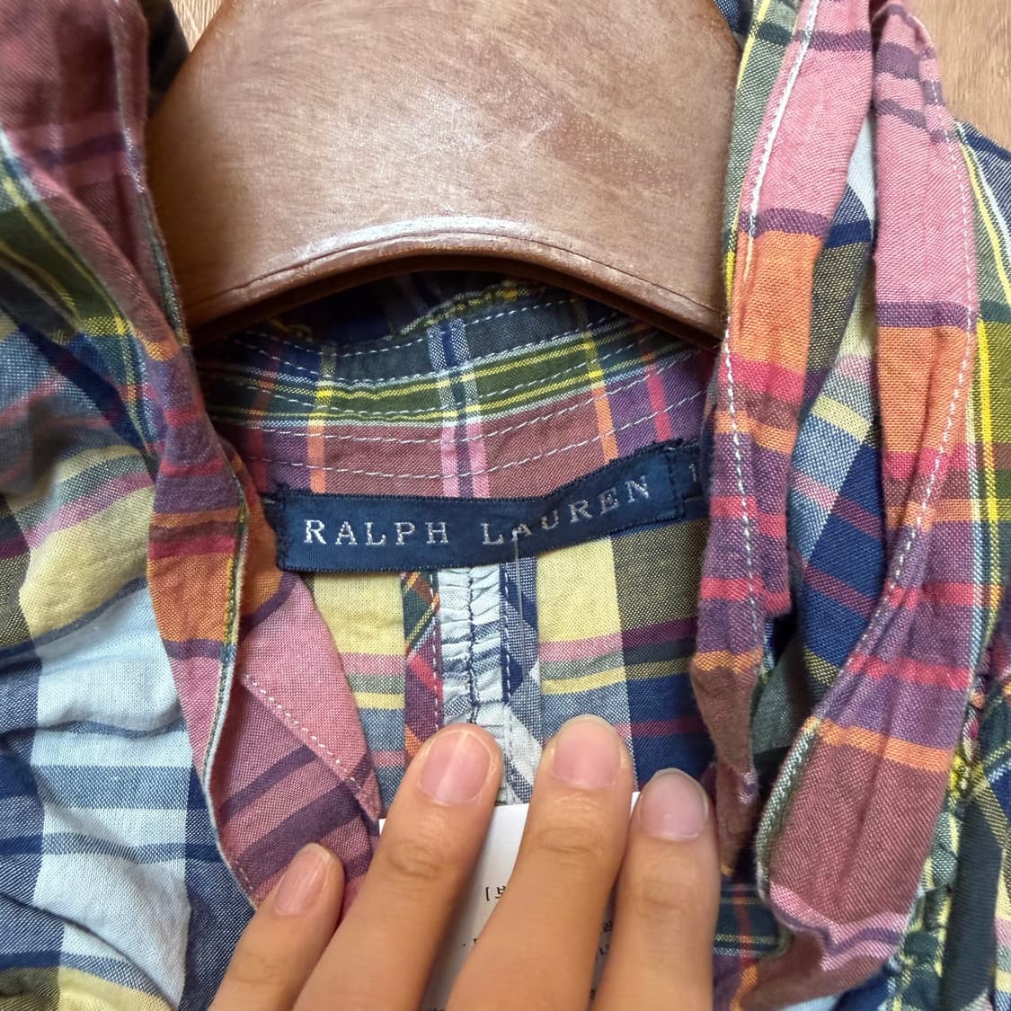 랄프 로렌 슬리브리스 블라우스 체크 패턴 러플 카라 디테일 k93 상품이미지4