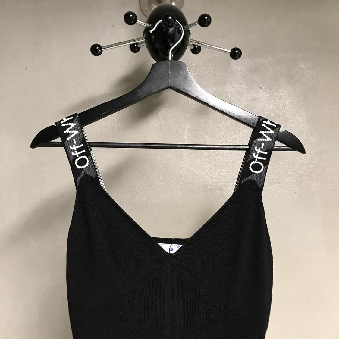 오프화이트 슬리브리스 탑 42(W) 상품이미지2