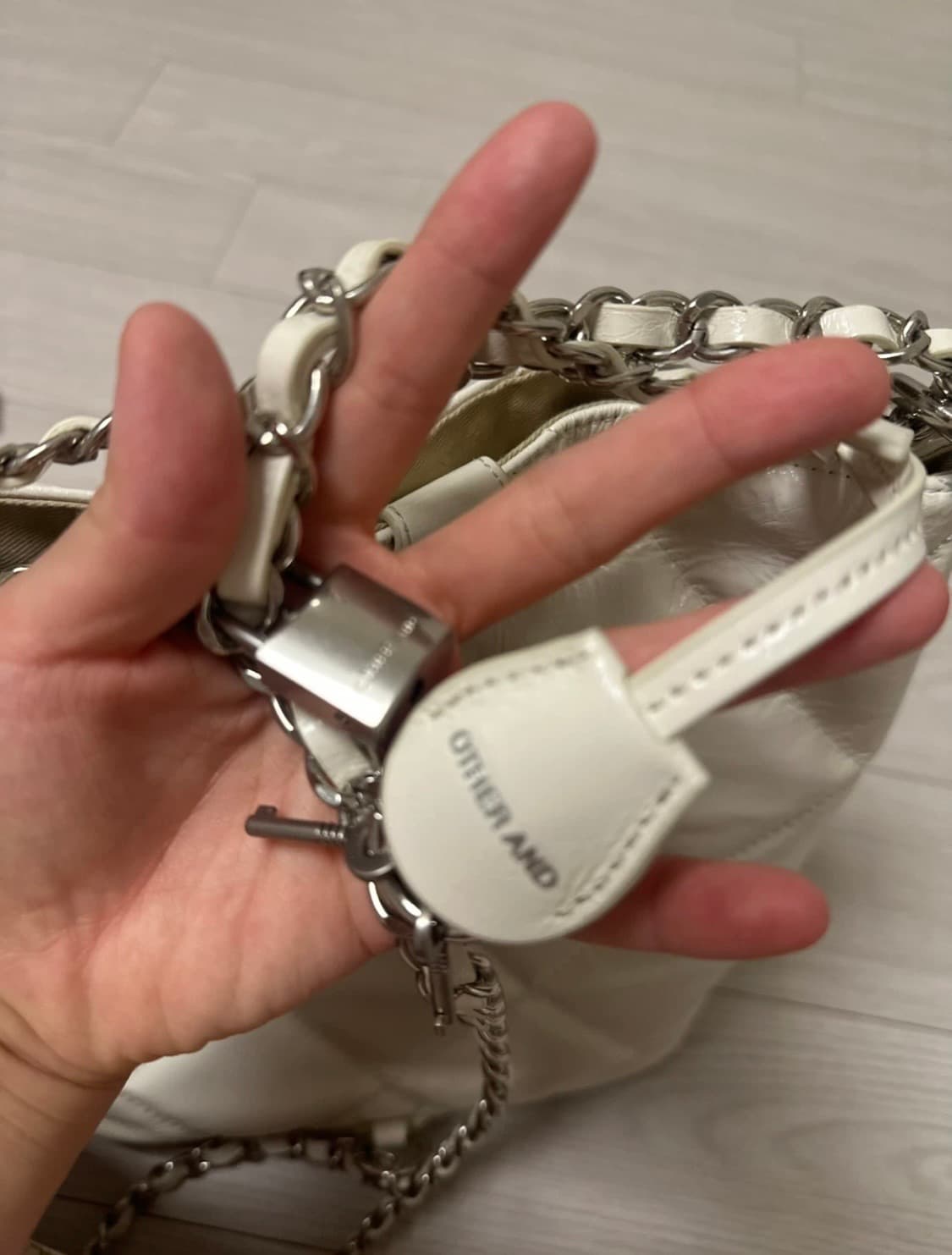 아더앤드 퀼팅 카마백 오프화이트 카르마 상품이미지4