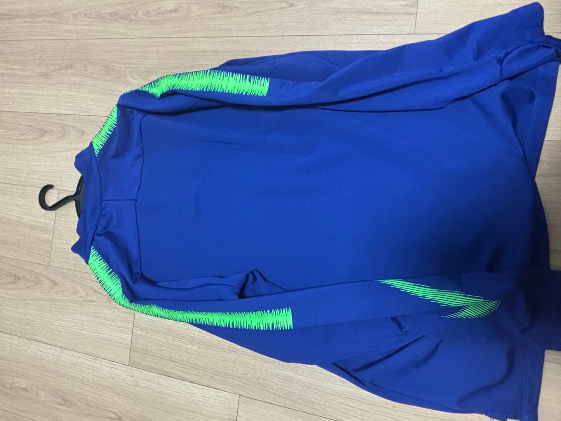 나이키 드릴탑 팔아요 상품이미지2