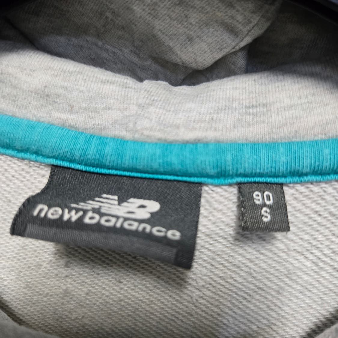 뉴발란스 로고 후드티 그레이  상품이미지3