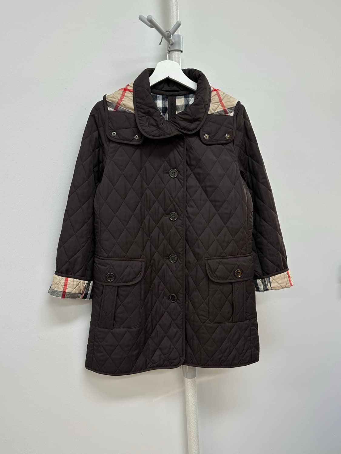 버버리 체크 후드 퀼팅 코트 상품이미지3