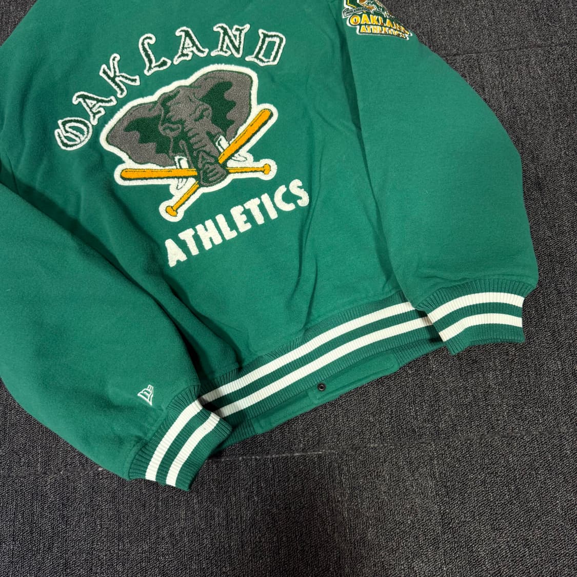 뉴에라 오클랜드 애슬레틱스 플레이풀 바시티 자켓 상품이미지3