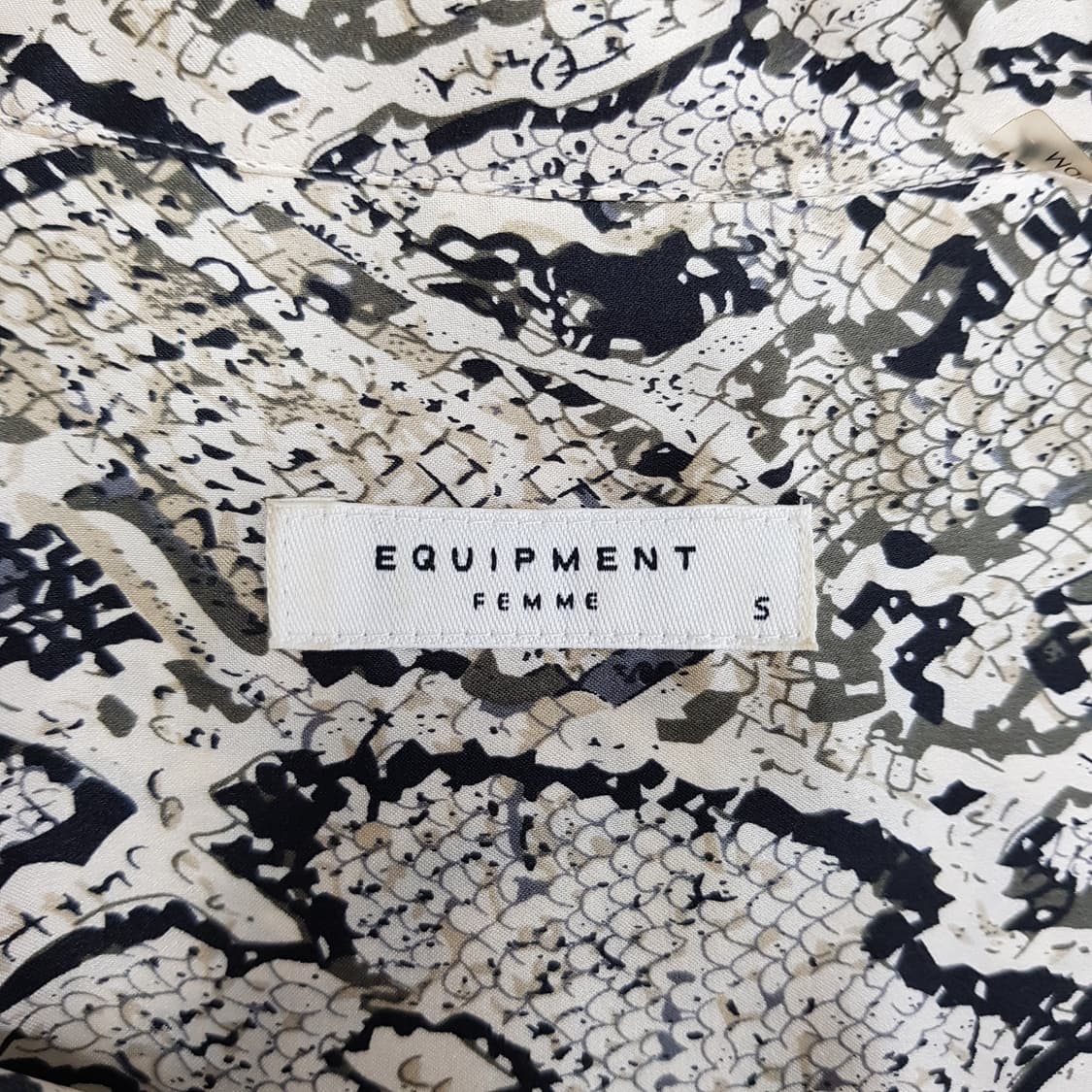 이큅먼트 실크 파이톤 패턴 셔츠 XS사이즈 상품이미지6