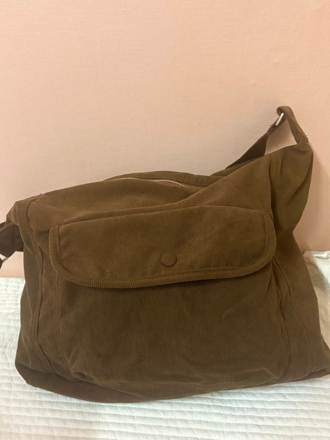 코듀로이 크로스백 브라운(끈 조절 가능) 상품이미지2