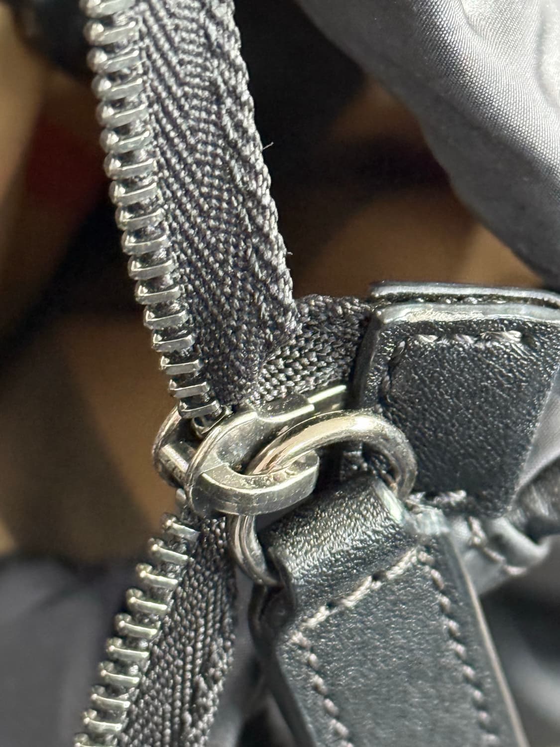 버버리 블랙 레더 나일론 믹스 숄더백 상품이미지7