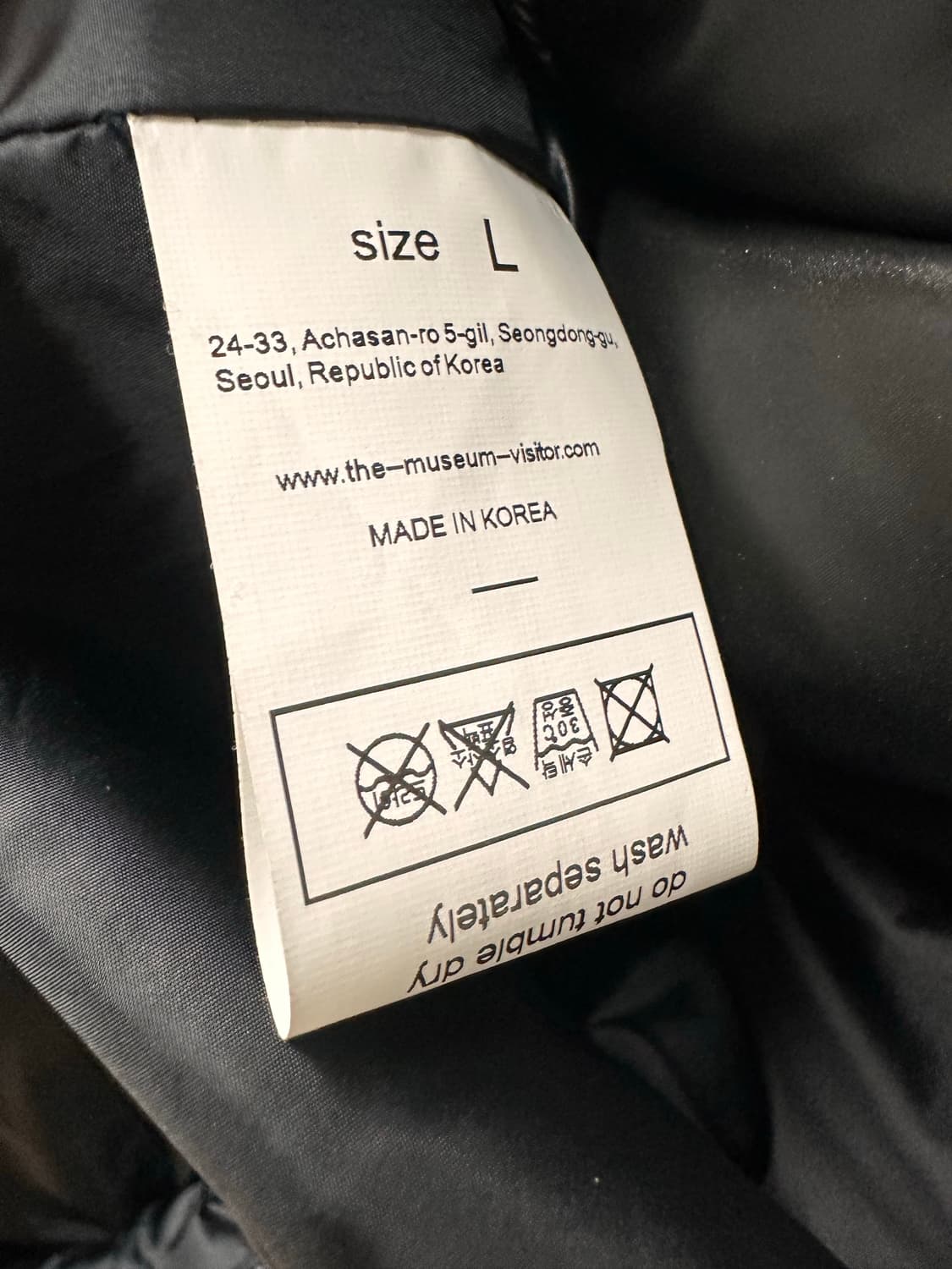 (L) 더뮤지엄비지터 커브트 지퍼 글로시 다운 베스트 상품이미지8