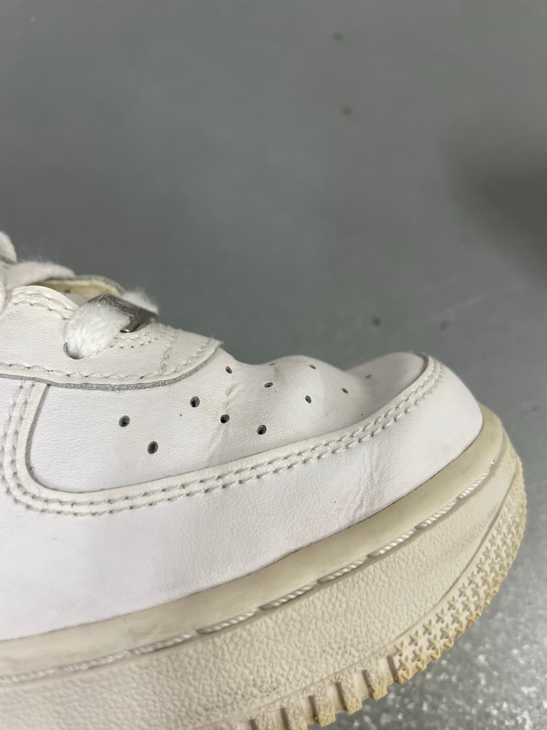 나이키 에어포스1 로우 화이트 240 상품이미지9