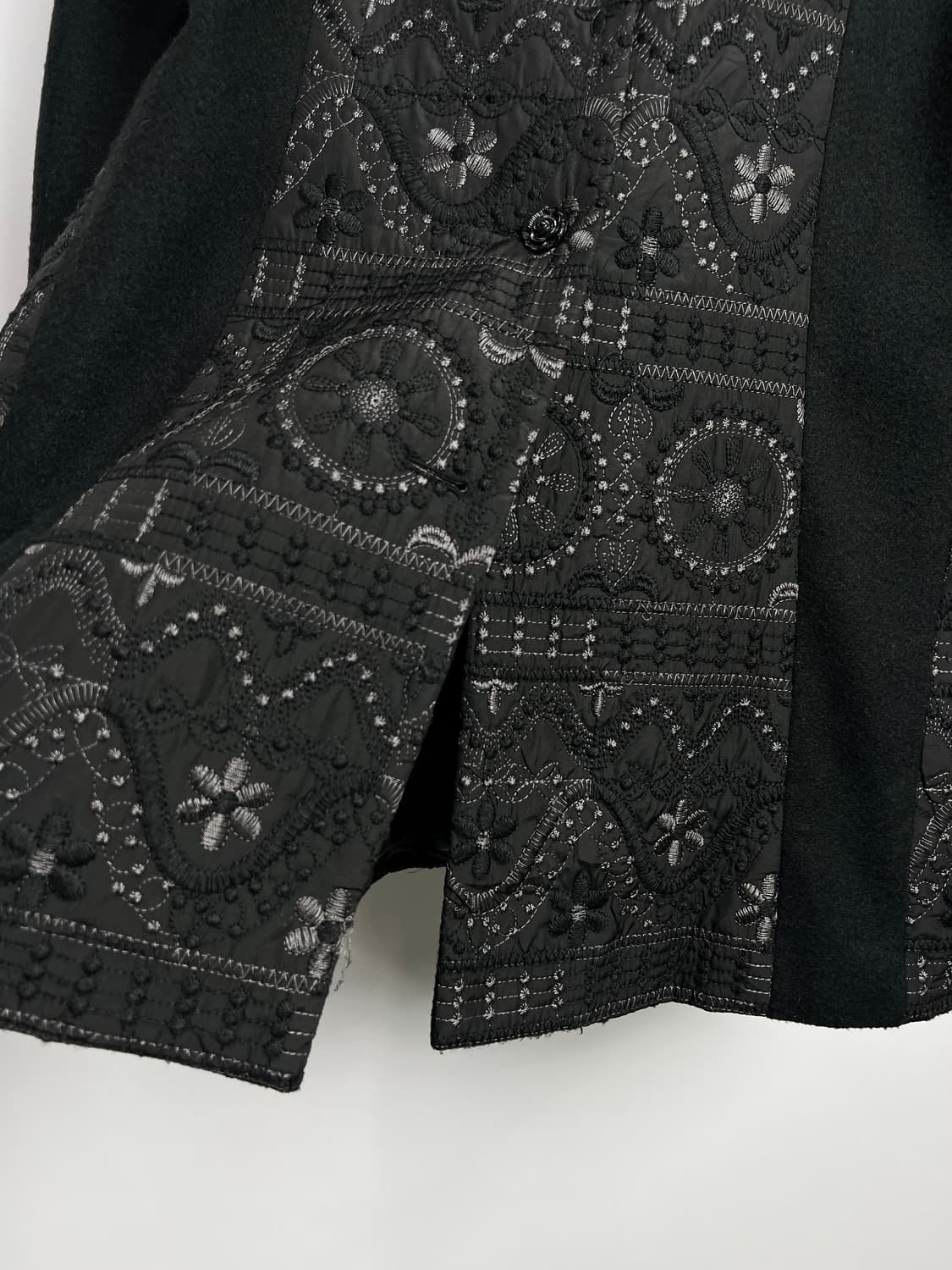 NOA-GE 자수 디테일 코트 상품이미지5