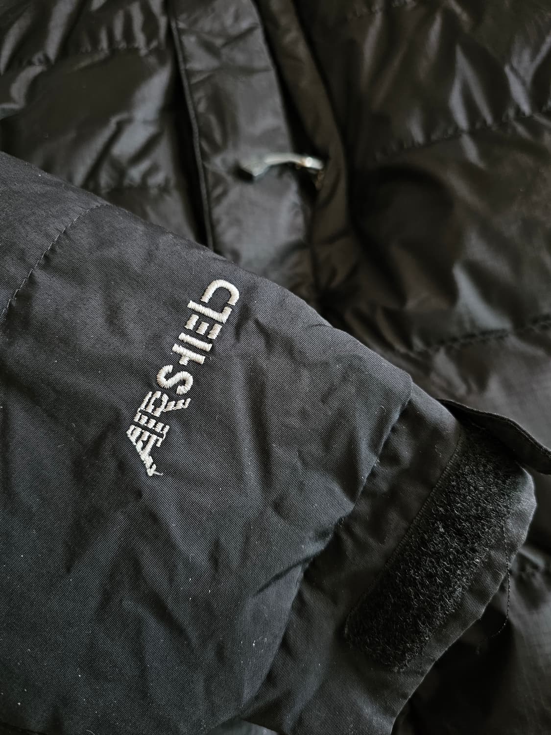 마운틴하드웨어 에어쉴드 구스 다운 블랙 S 상품이미지4