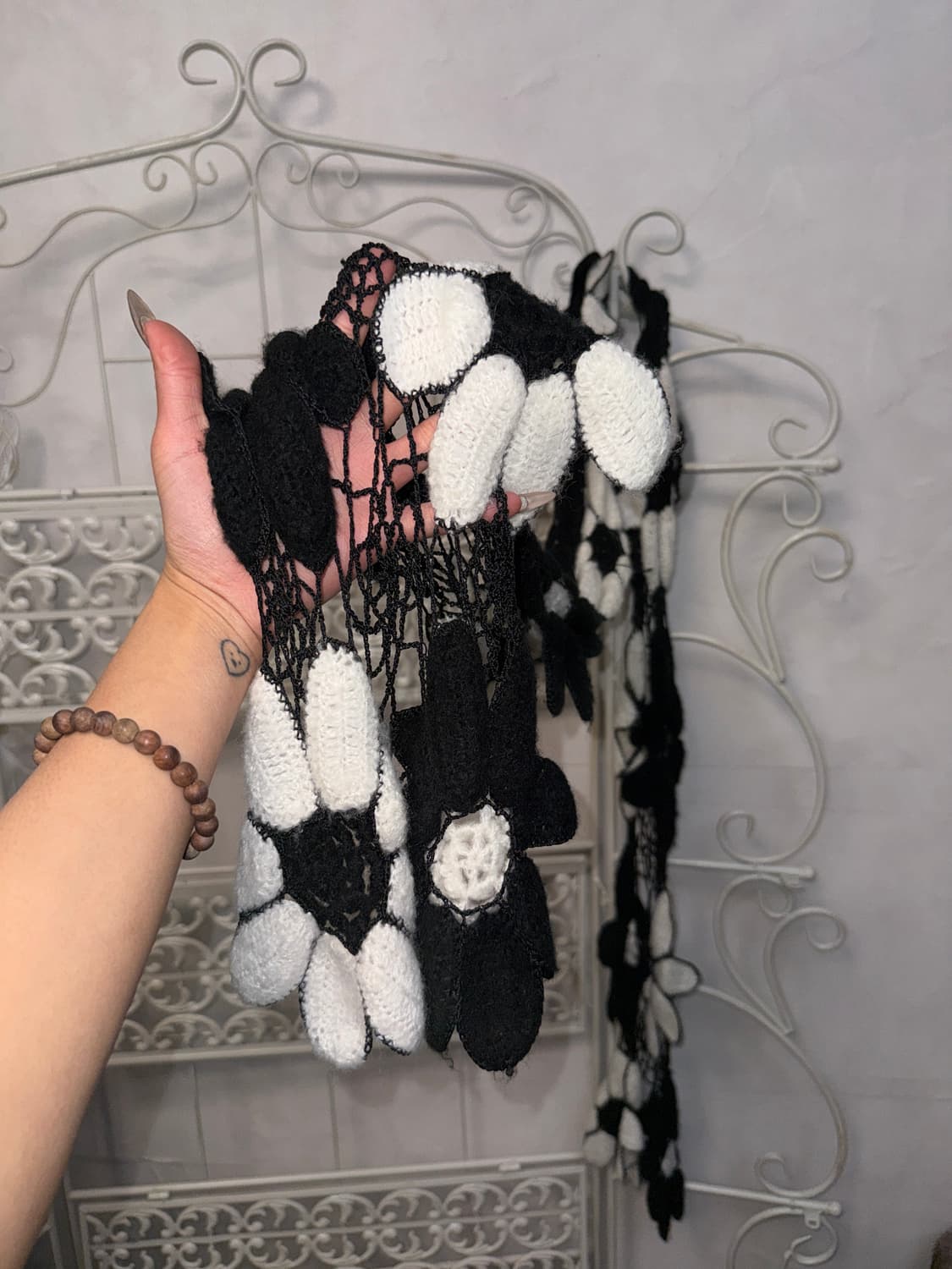 Black & white flower crochet muffler 상품이미지4