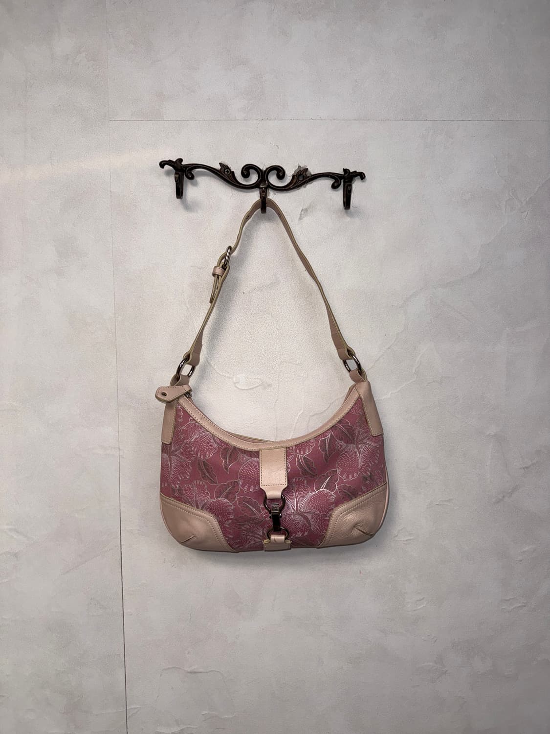 Ecole de Paris pink flower buckle 숄더백 상품이미지1