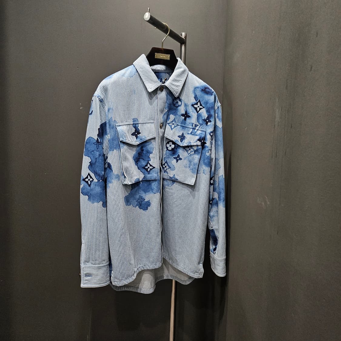 루이비통 워터컬러 모노그램 한정 데님 금장 자켓 상품이미지1