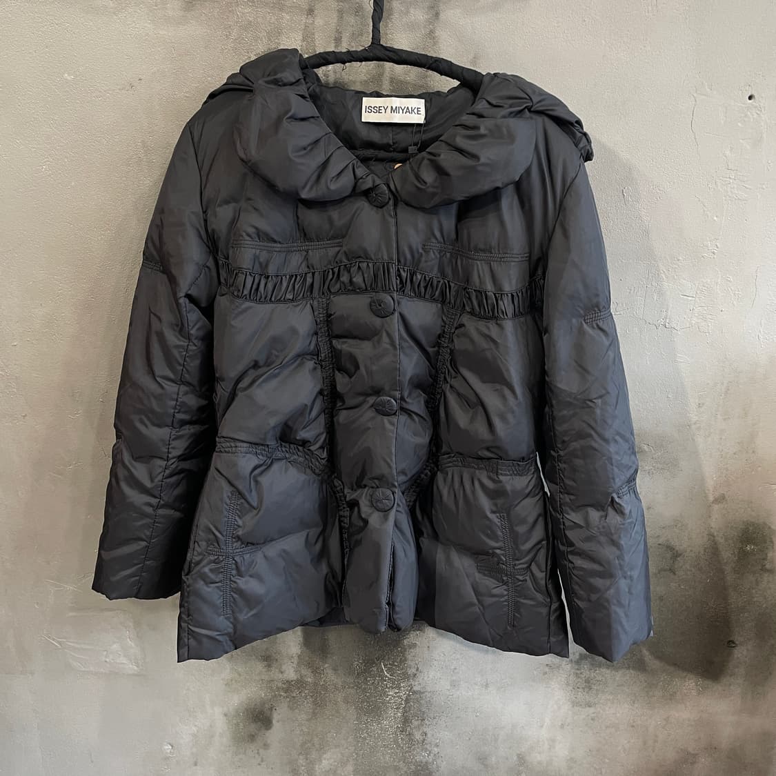 이세이 미야케 셔링 디테일 패딩 상품이미지2