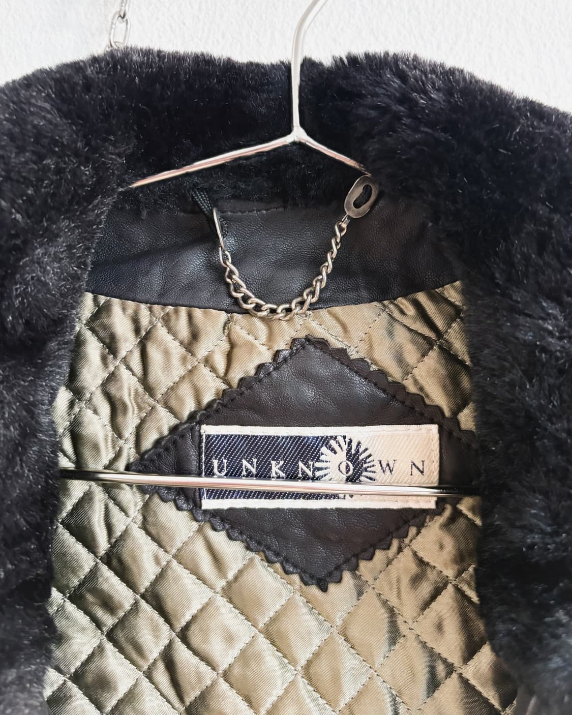 unknown uk asymmetric 퍼 칼라 크롭 레더 봄버 상품이미지6