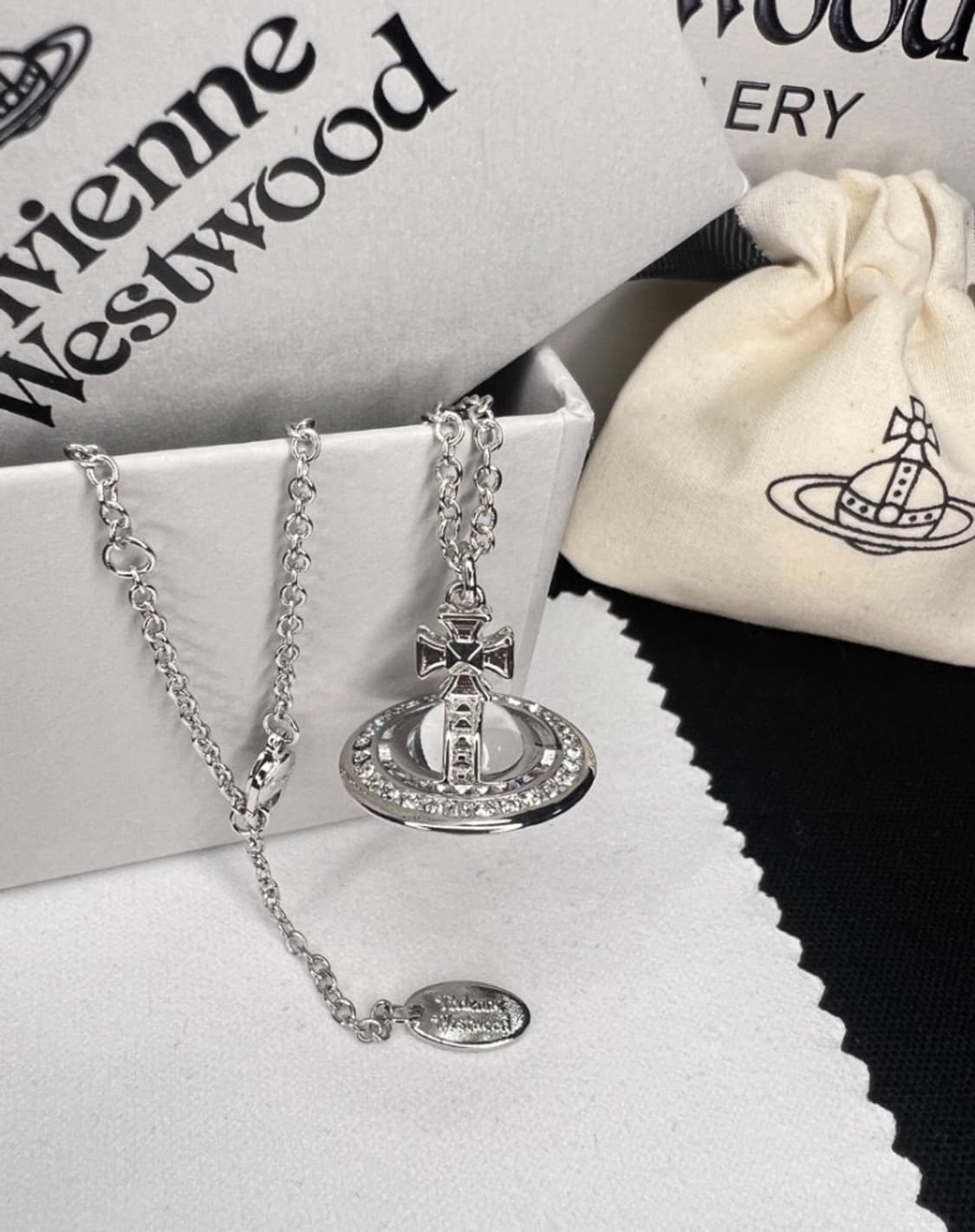 비비안 웨스트우드 아카이브 화이트 크리스탈 orb 팬던트 목걸이 상품이미지1