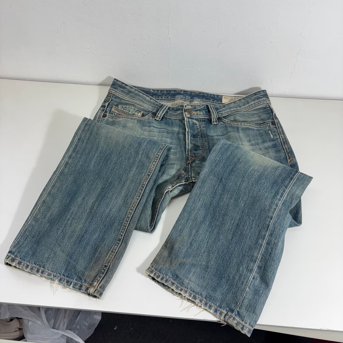 31 디젤 스트레이트핏 디스트로이드 바이커 데님팬츠 상품이미지3