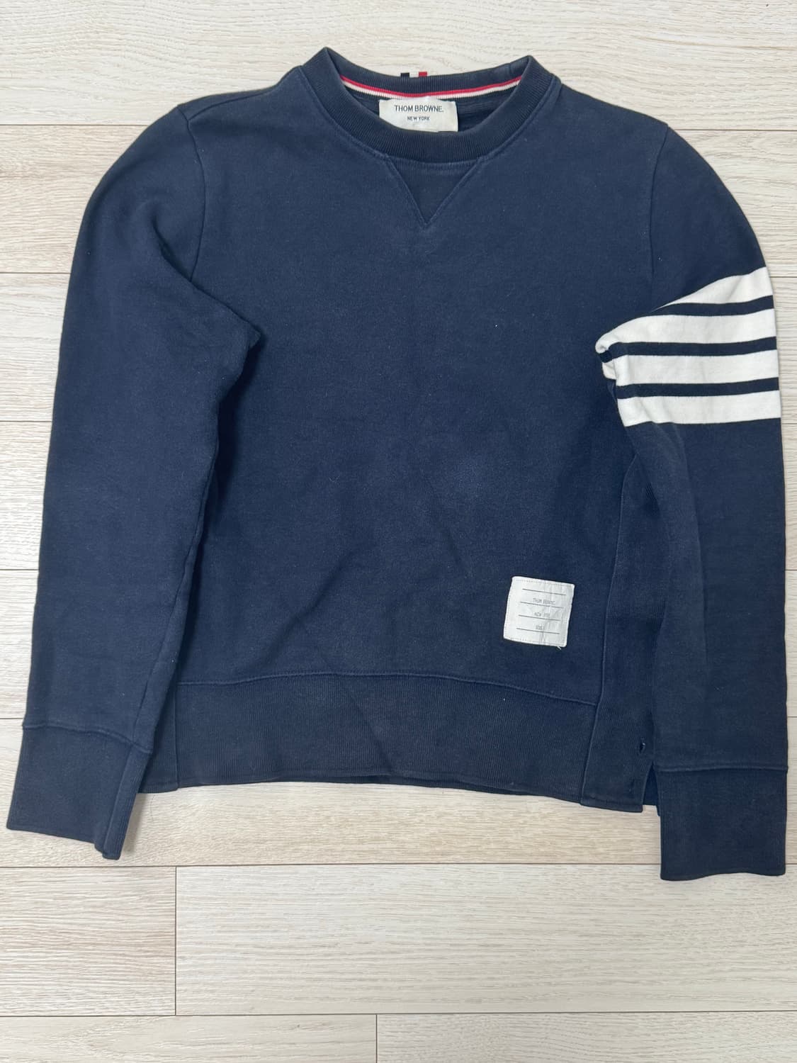 톰브라운 사선완장 맨투맨 상품이미지1