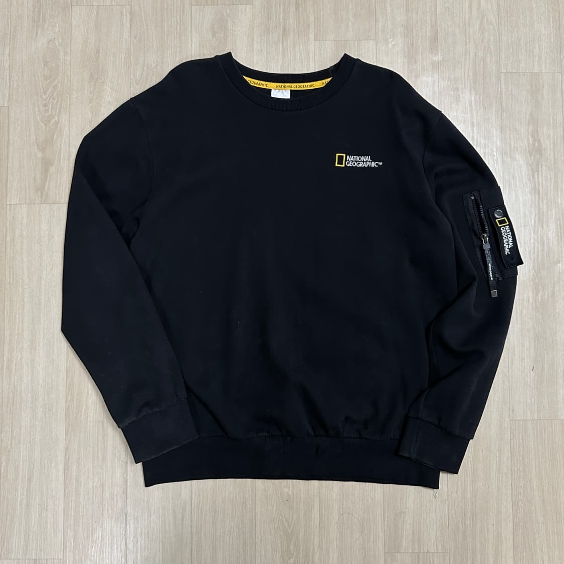 네셔널지오그래픽 미니멀 블랙 맨투맨 상품이미지2