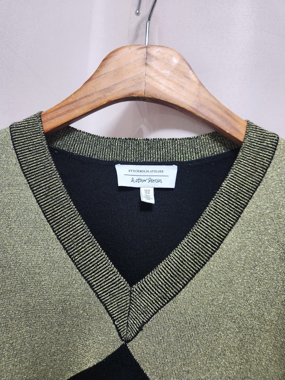 & Other Stories 금사 브이넥 니트 상품이미지2