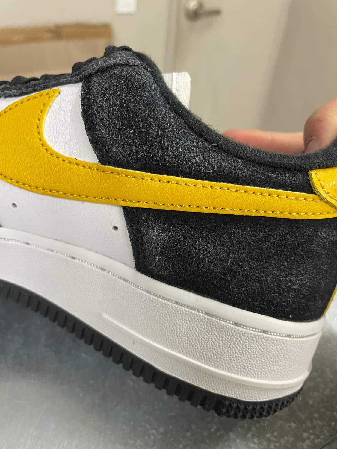 나이키 에어포스1 LV8 블랙 다크 설퍼 240 (gr-4220) 상품이미지9