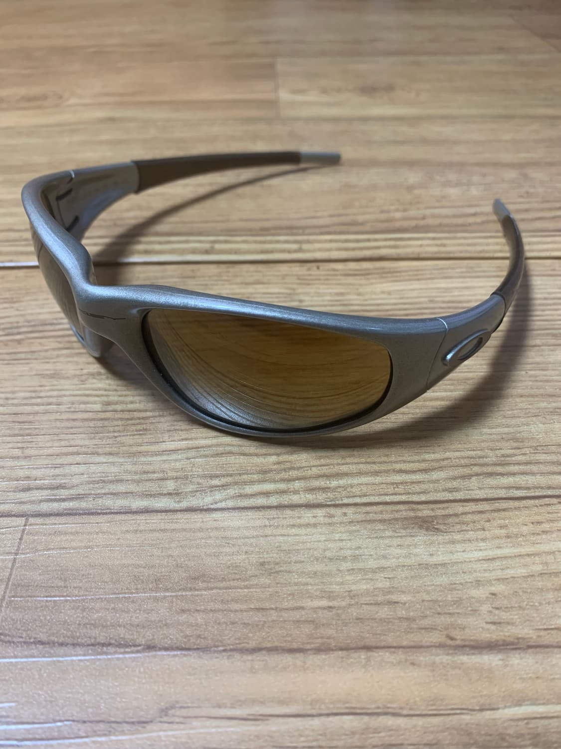 오클리 스트레이트 자켓 1.0 메탈릭 샌드 선글라스 상품이미지2