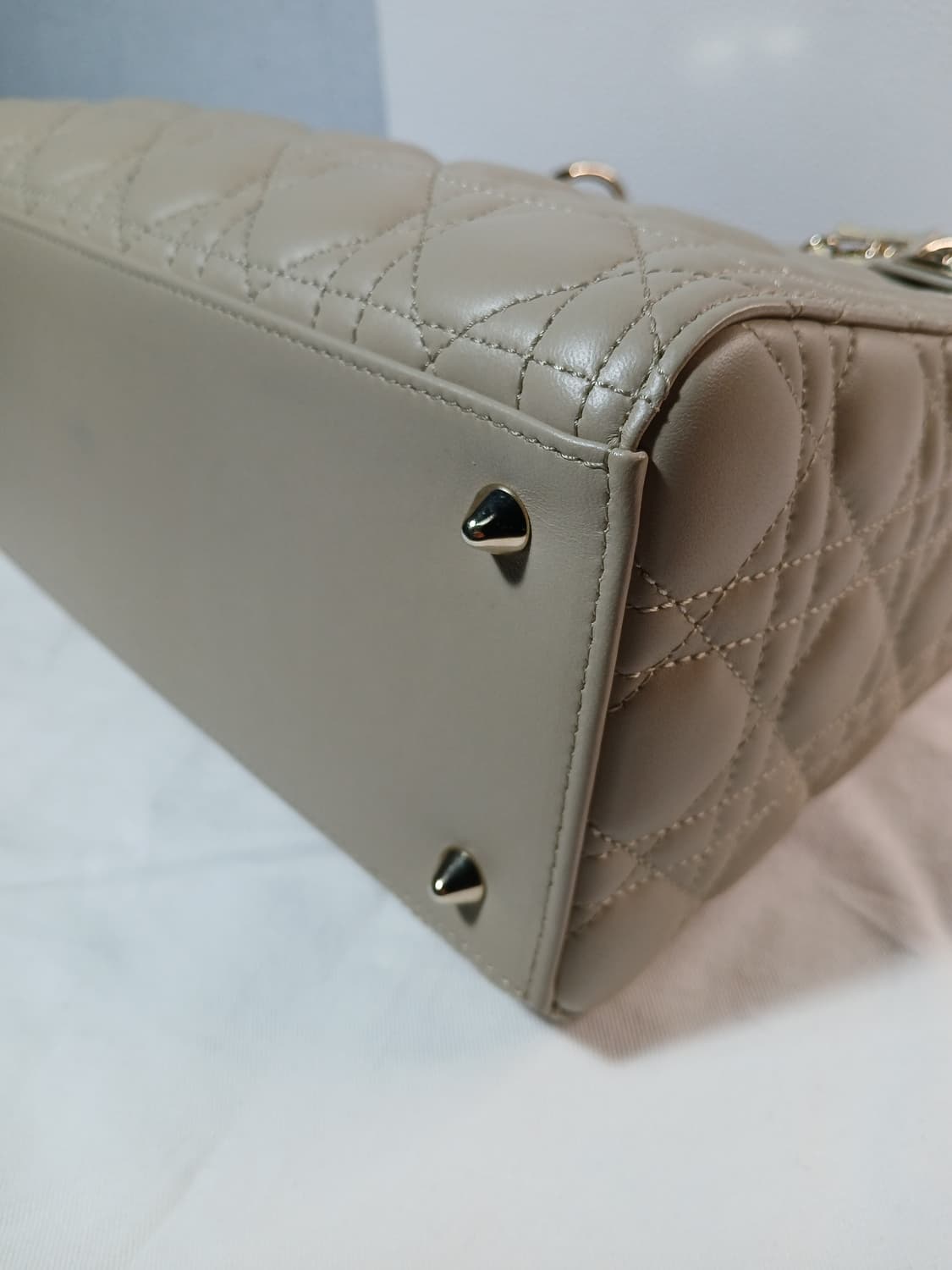 디올 레이디 토트백 미듐 M0565OCEA 상품이미지8