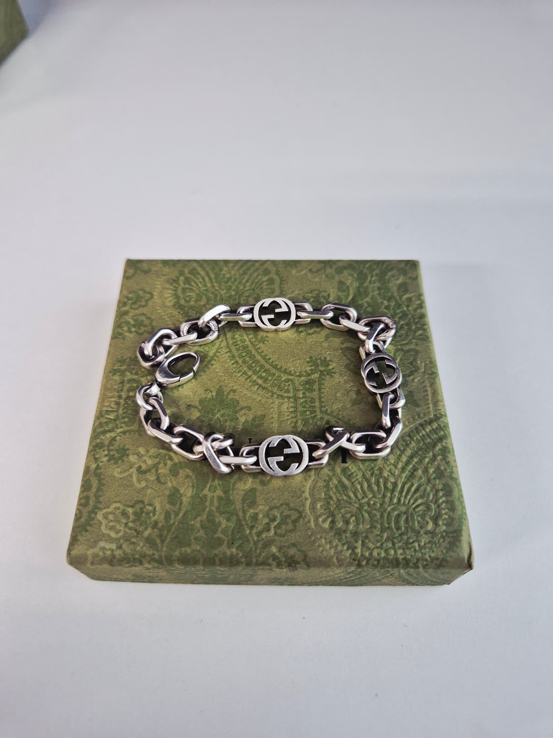 구찌 인터로킹 G 실버 팔찌 상품이미지2