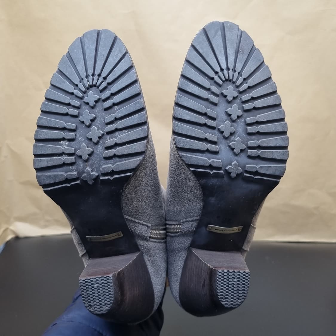 슈콤마보니 여성앵클부츠 36 230 굽8 상품이미지3