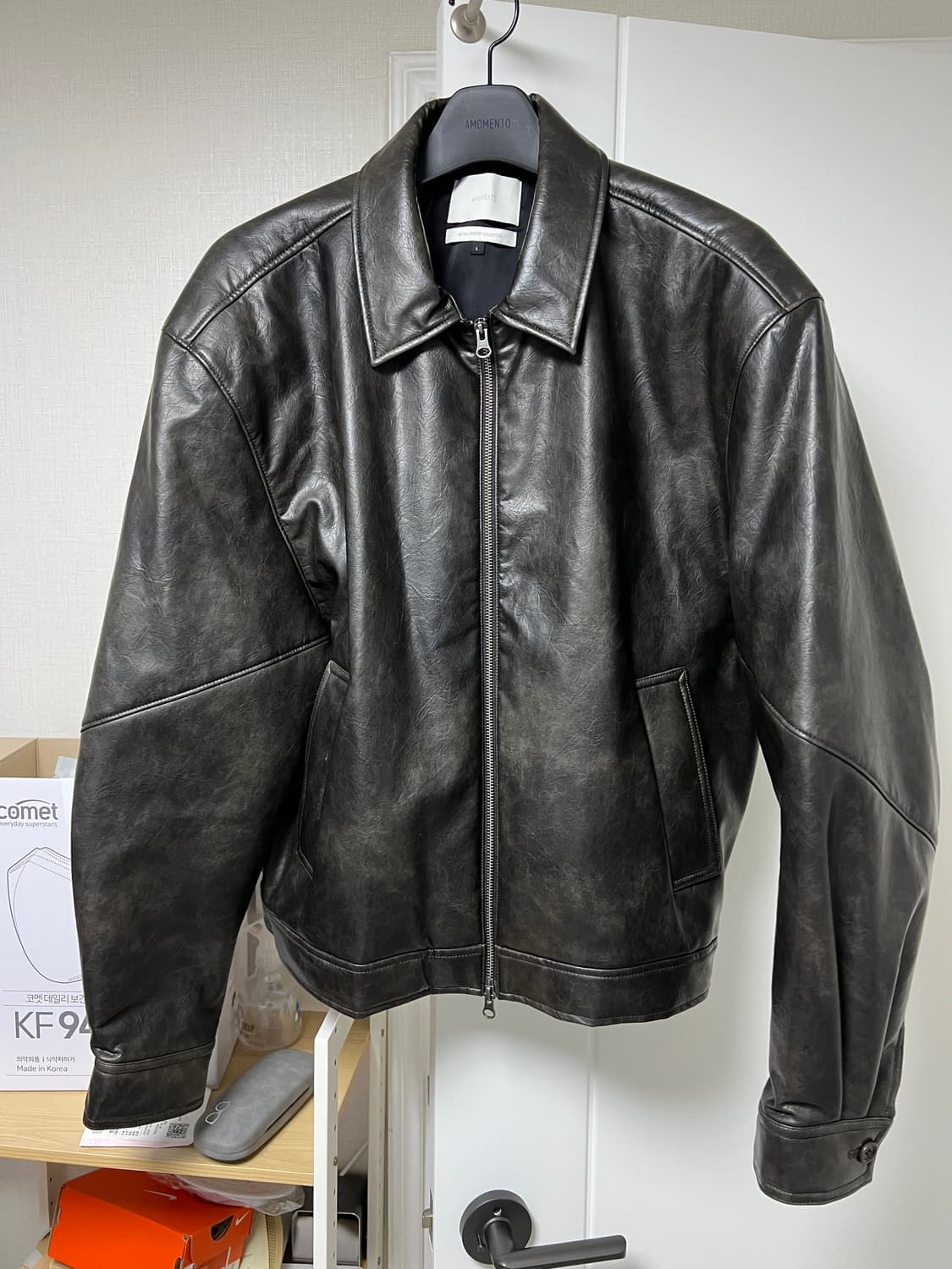 아모멘토 25fw 비건레더 블루종 상품이미지1