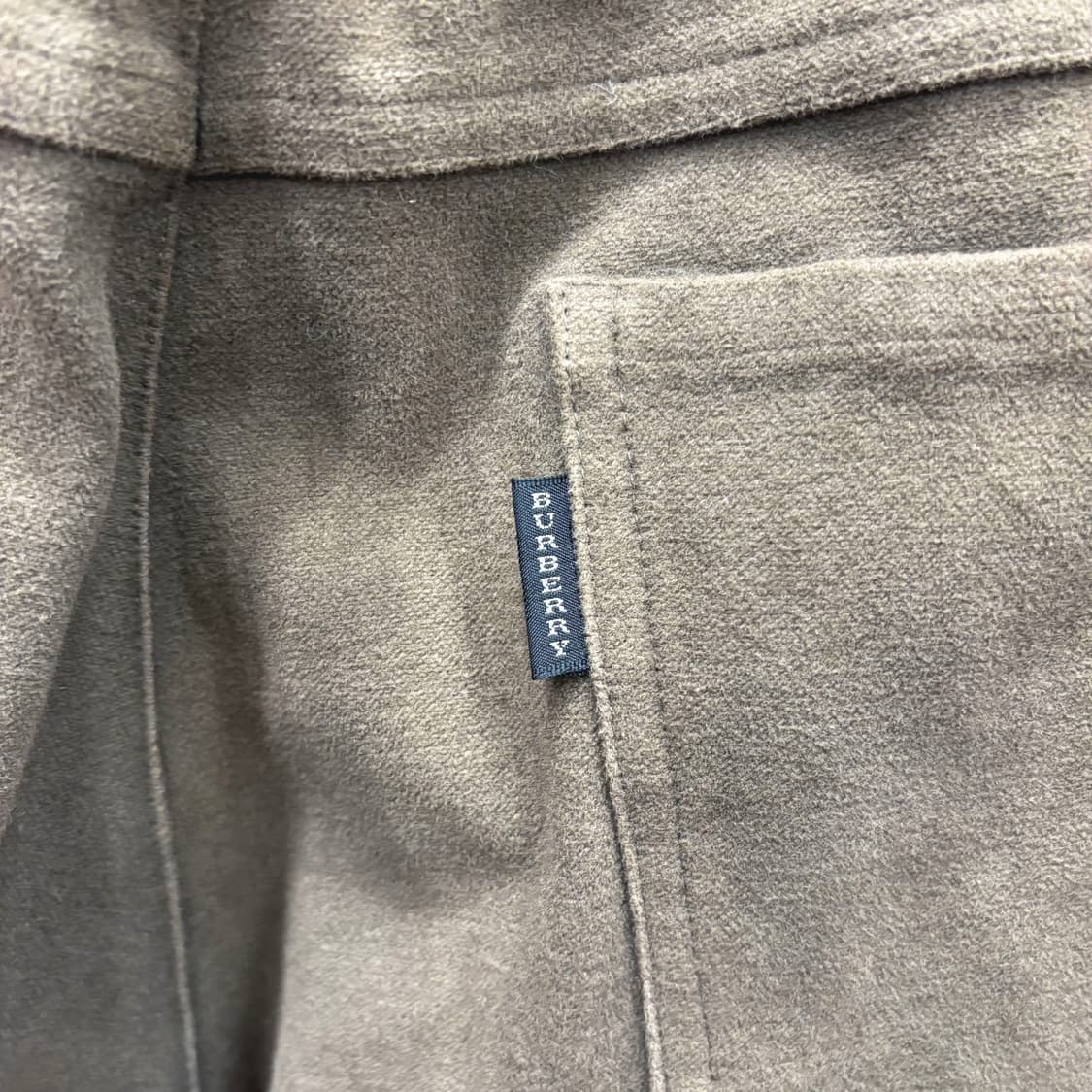 버버리 블랙 라벨 코튼 스트레치 팬츠 단색 무지 디자인 탭 디테일 카키 상품이미지6