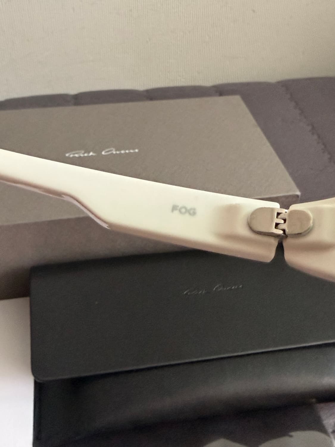 RICK OWENS FOG SUNGLASSES WHITE 상품이미지3