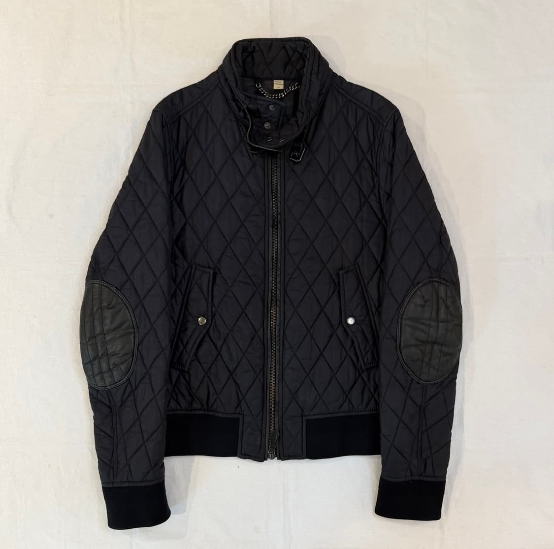 버버리 가죽패치 퀼팅 봄버자켓 블랙 상품이미지1