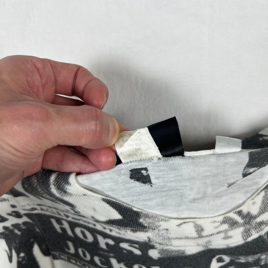 90‘s dkny 도나카란뉴욕 스펠아웃 픽쳐 올프린트 반팔티셔츠 상품이미지9