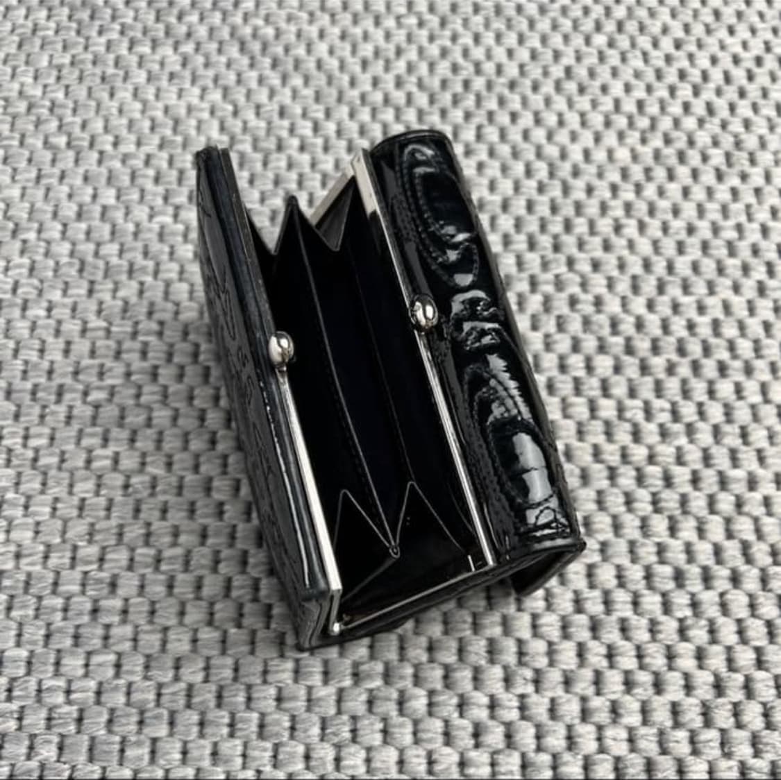 비비안 에나멜 반지갑 상품이미지2