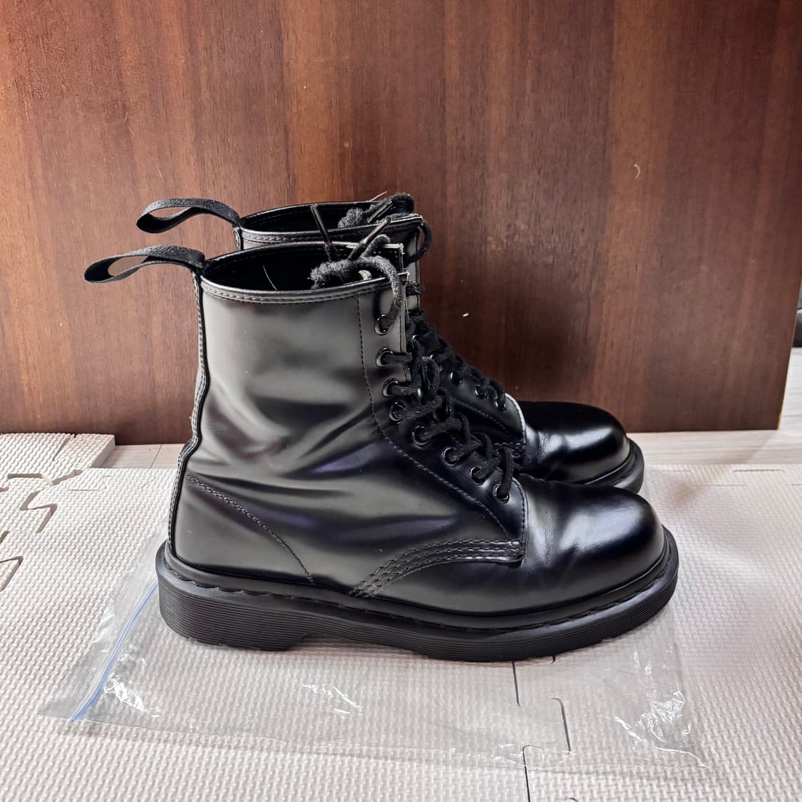 닥터마틴 1460 모노 8홀 블랙 워커 부츠 상품이미지2