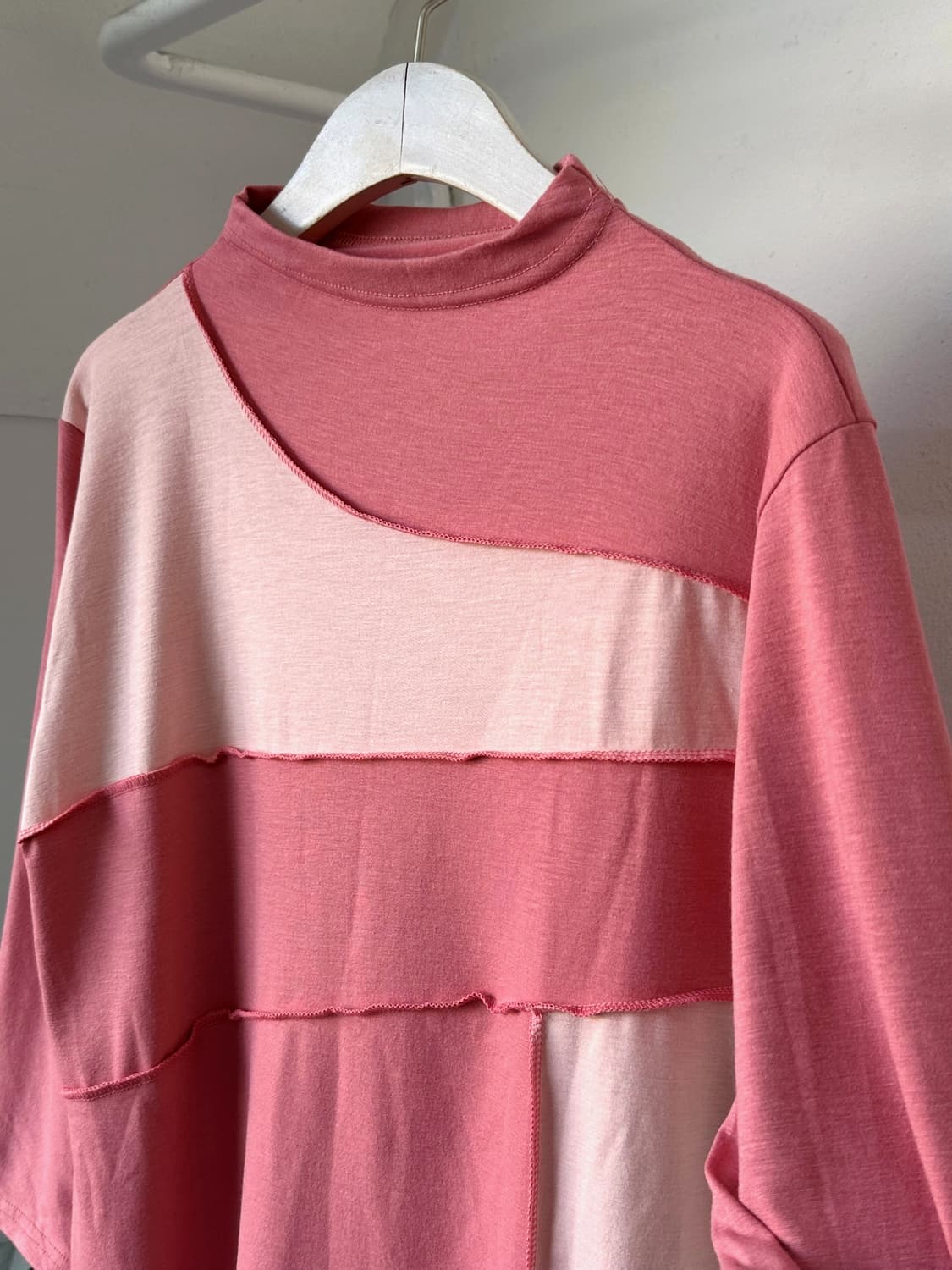 High gauge fabric panel mock neck top 상품이미지1