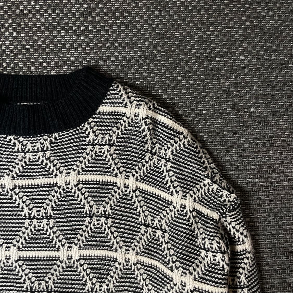 빈티지 블랙 화이트 아가일 패턴 니트 상품이미지3