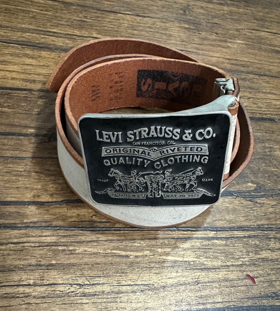 리바이스Levis 투홀스 버클 이탈리아 가죽 브라운 벨트 FREE 상품이미지1